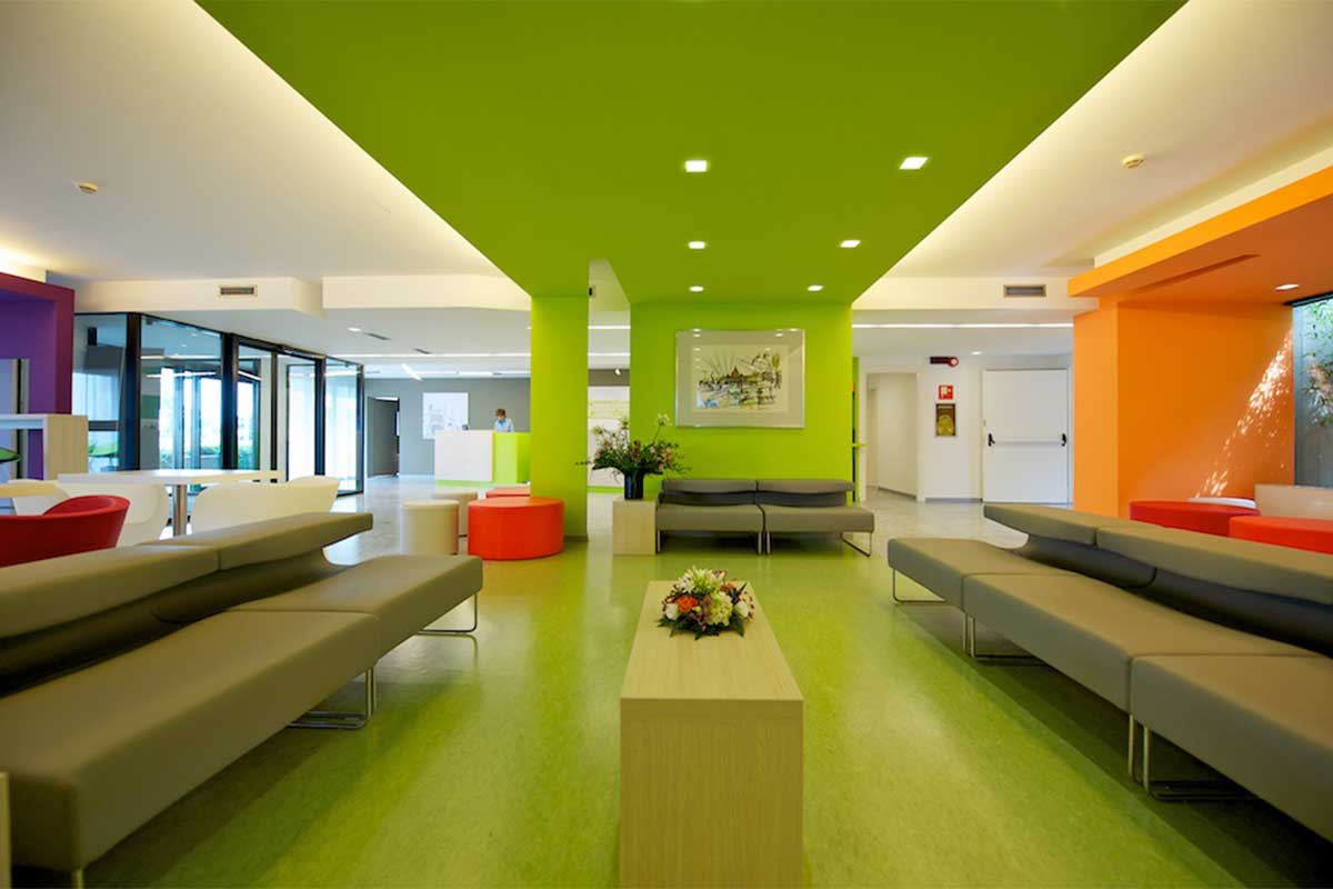 allestimento hall hotel moderno