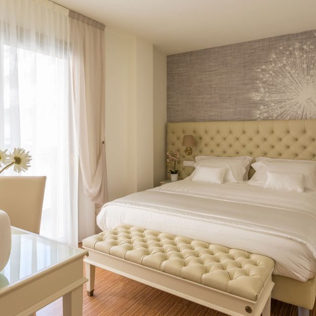 https://old.gruppo5.it/wp-content/uploads/2019/03/arredo-classico-hotel-valdagno-640x640.jpg
