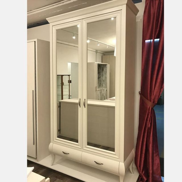 https://old.gruppo5.it/wp-content/uploads/2019/05/7-armadio-laccato-bianco-occasione-gruppo5-640x640.jpg