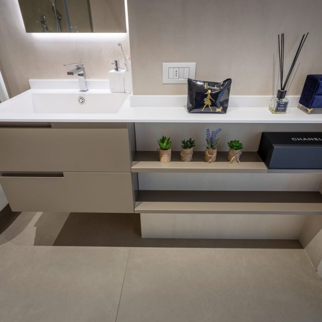 https://old.gruppo5.it/wp-content/uploads/2021/02/progetto-bagno-moderno-617-2-640x640.jpg