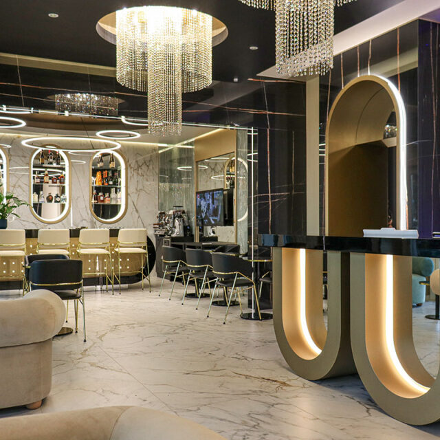 https://old.gruppo5.it/wp-content/uploads/2025/07/arredamento-reception-hotel-lusso-marmo-nero-5-640x640.jpg