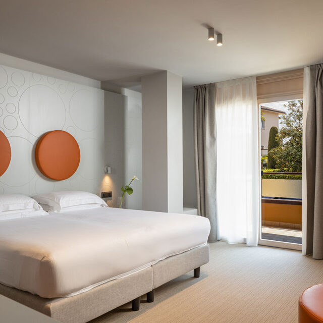 https://old.gruppo5.it/wp-content/uploads/2025/09/4-interior-design-suite-hotel-bardolino-640x640.jpg